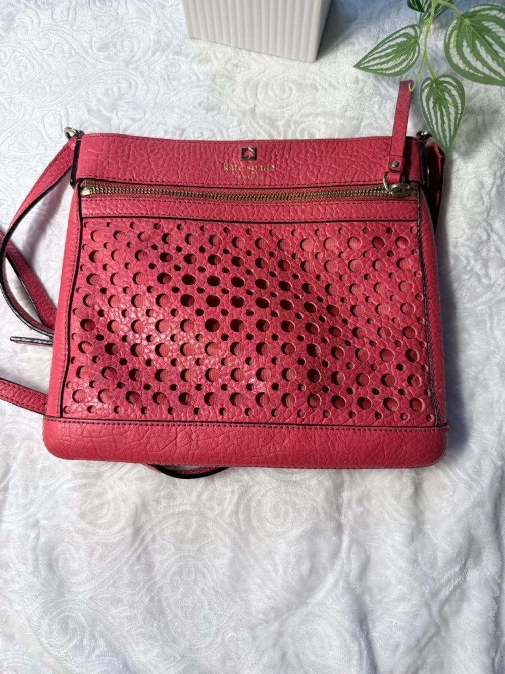Kate Spade Red Crossbody Bag Pebbled Leather Perforated Front Zip - Picture 5 of 11